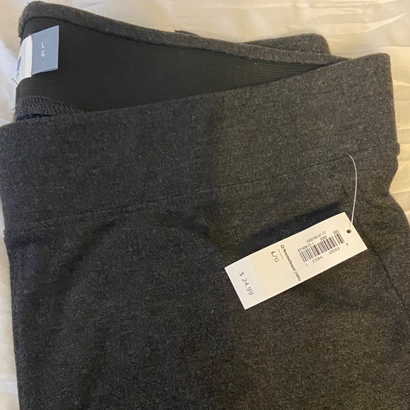 Old Navy Women's Leggings - Navy and Charcoal size Large NWT 2 pairs for $22 - Picture 2 of 3